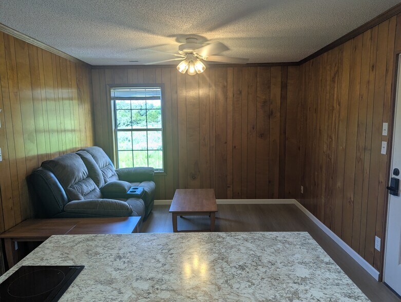 spacious living room - 108 Business Park Cir