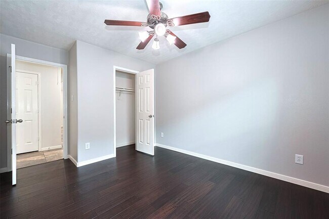 Building Photo - 2819 Lakecrest Way Dr
