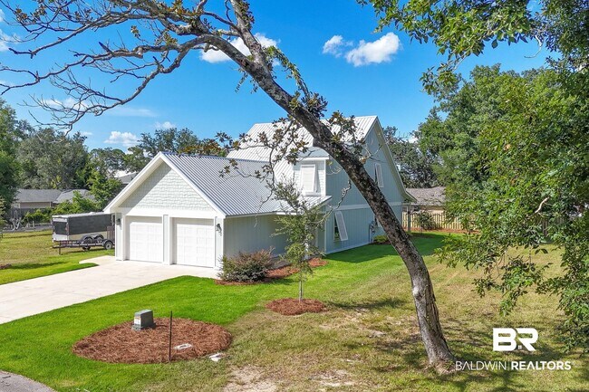 Building Photo - 27085 Park Dr
