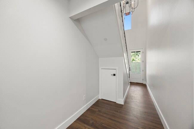 Building Photo - 4611 Dewberry St