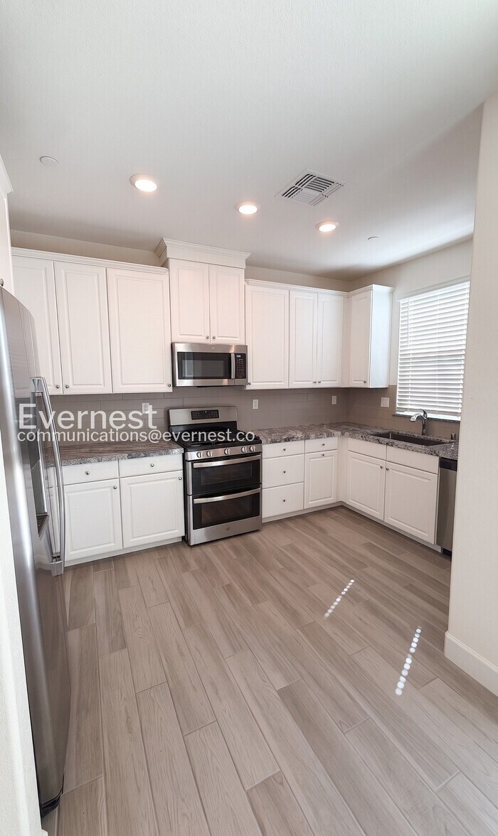 Building Photo - 7912 Titan Dr