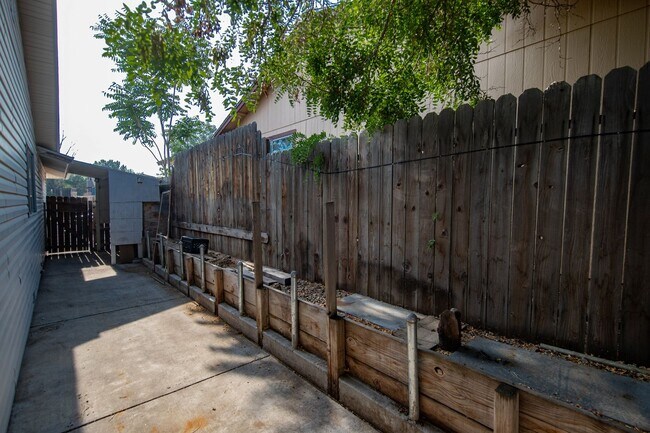 Building Photo - One Level Home in Stead