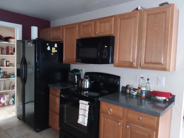 Building Photo - 518 NE 85th St