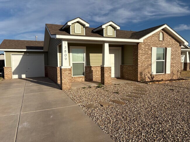 Building Photo - 13809 Paris