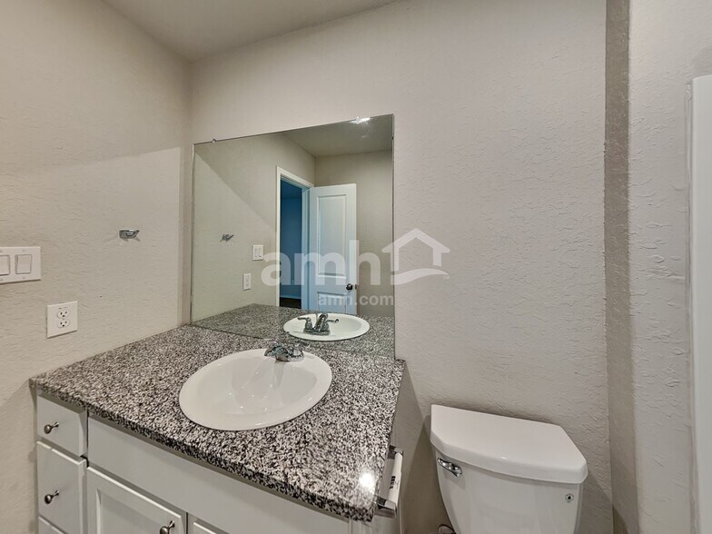 Building Photo - 10419 Varmus Dr