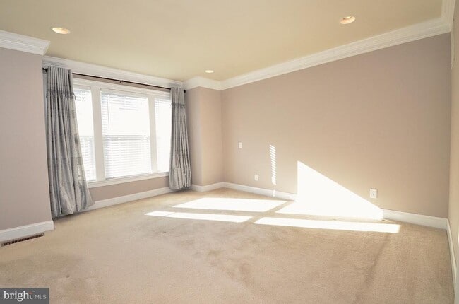 Building Photo - 3053 Waterloo Ln