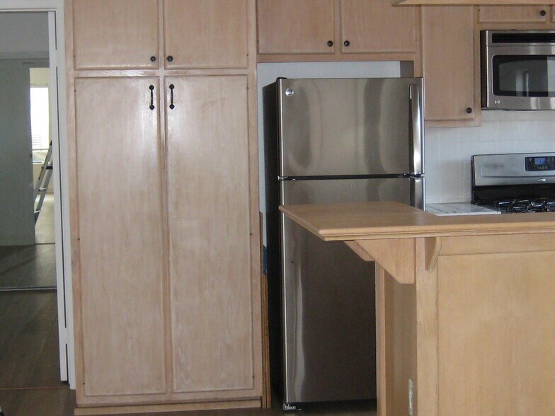 Building Photo - 512 Geneva Ave