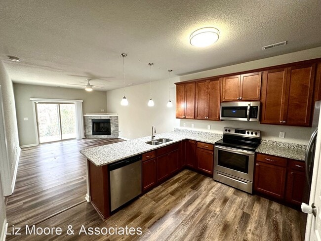 Building Photo - 4 br, 2.5 bath House - 200 Seasons Circle ...