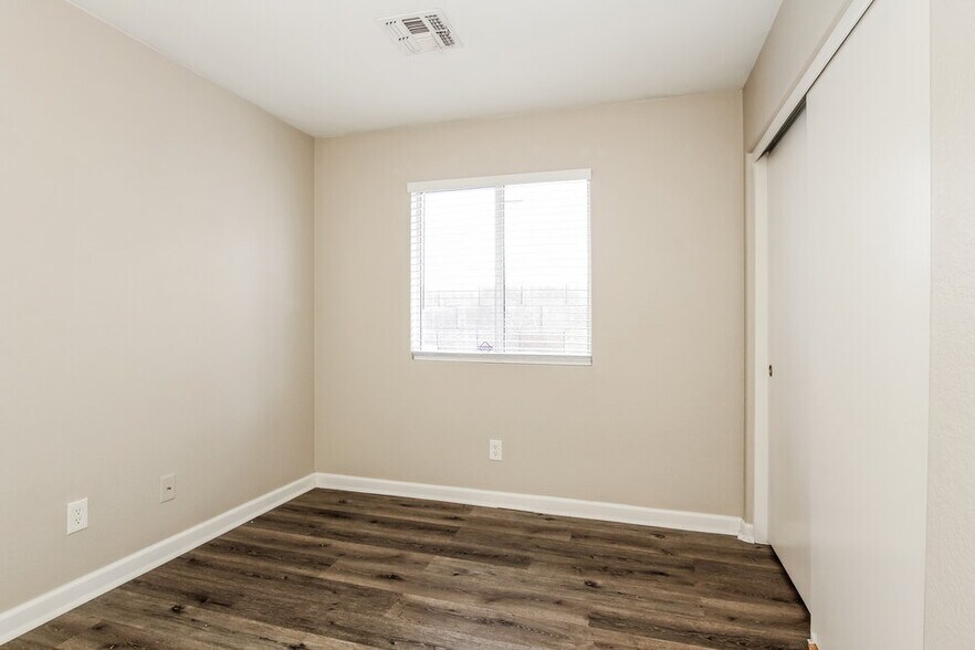 Building Photo - 5035 W Kristal Way