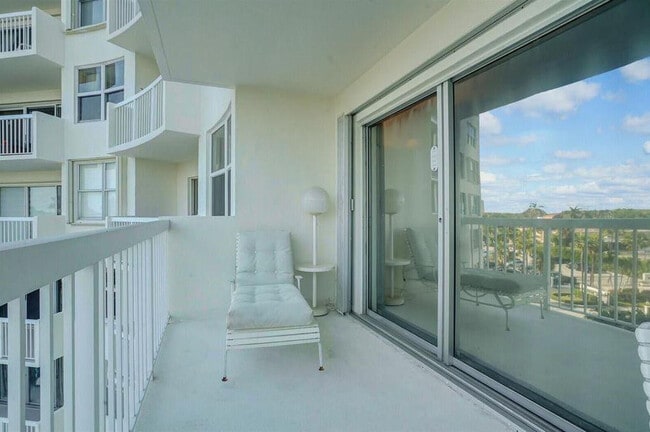 Building Photo - 2600 N Flagler Dr