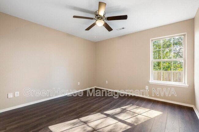 Building Photo - 2705 SW Greensprings Rd