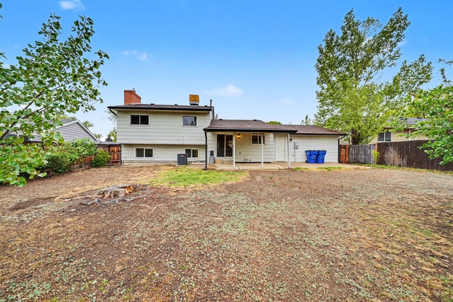 Building Photo - 9587 Dudley Dr