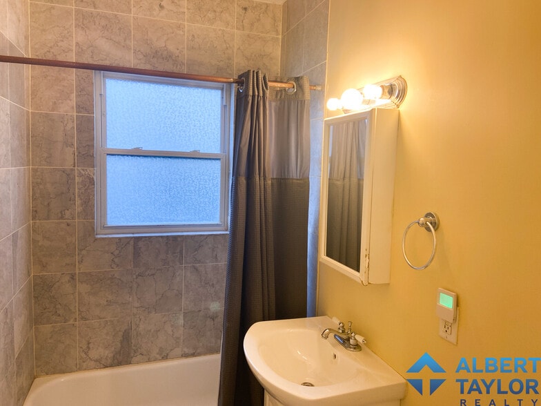 Building Photo - 19 Parker Hill Ave