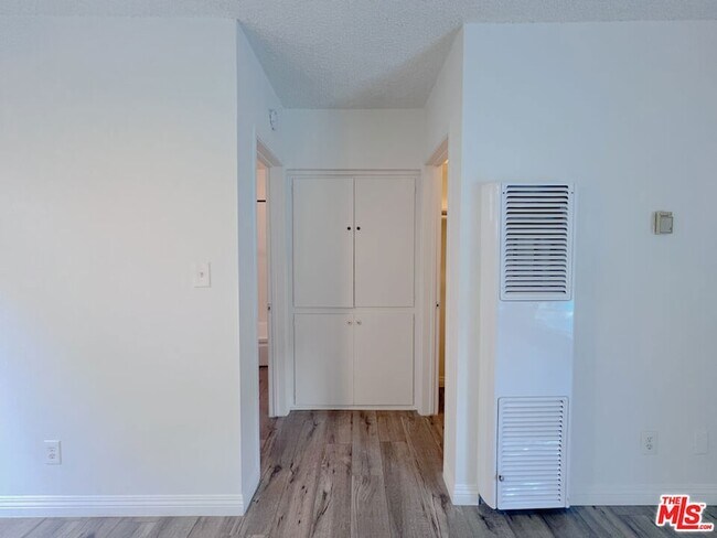 Building Photo - 941 N San Vicente Blvd