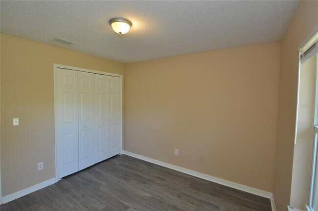 Building Photo - 23 Primrose Ln