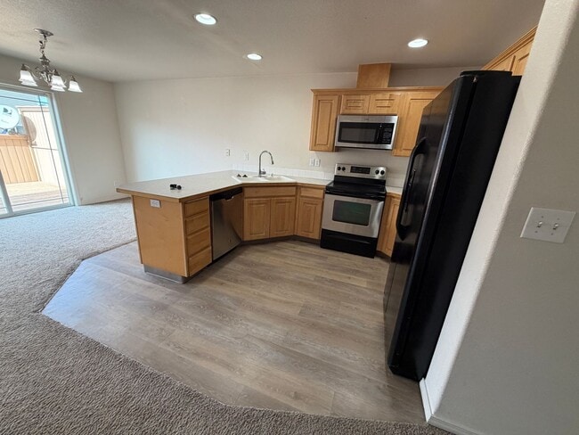 Building Photo - 2 Bedroom 2.5 bath townhouse w/ bonus room & Garage in Pasco