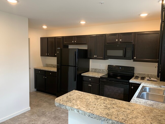 Building Photo - 850 Lantern Ct