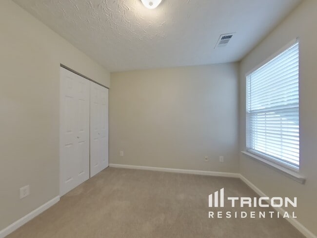 Building Photo - 264 Silver Ridge Dr