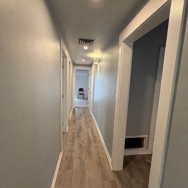 Building Photo - Nice 3 bedroom 1 Bath Home in beautiful Santee