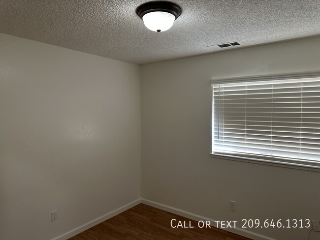 Building Photo - 541 San Vincente Ct