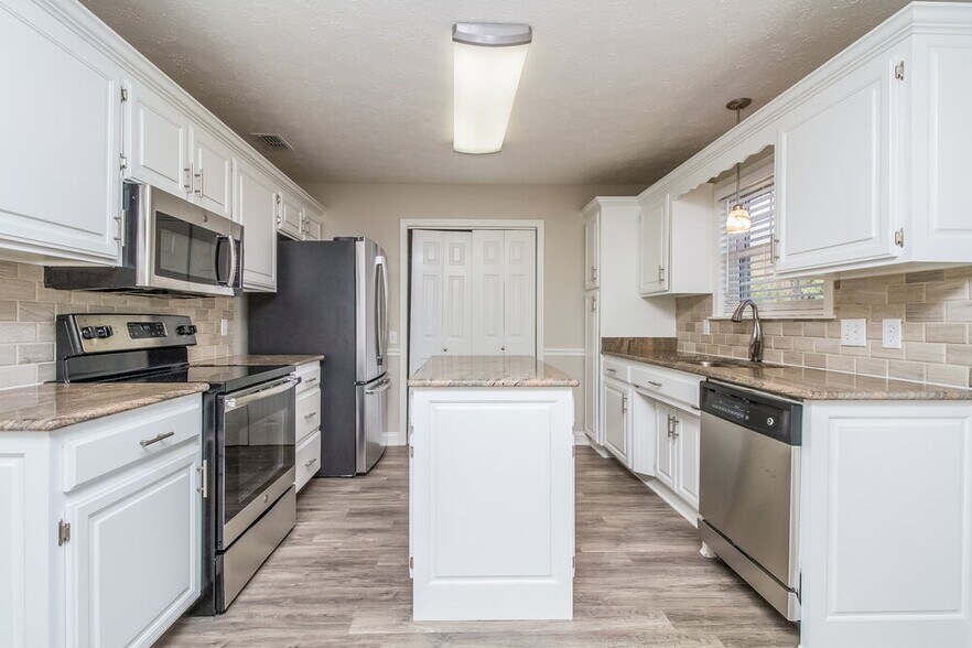 Building Photo - 713 Almondwood Pl