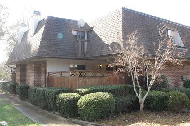 Primary Photo - 210 Finley Forest Dr