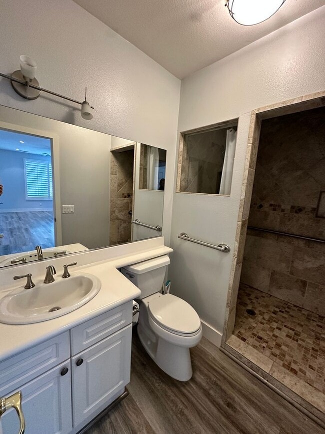 Building Photo - Spacious Living with Room to Grow