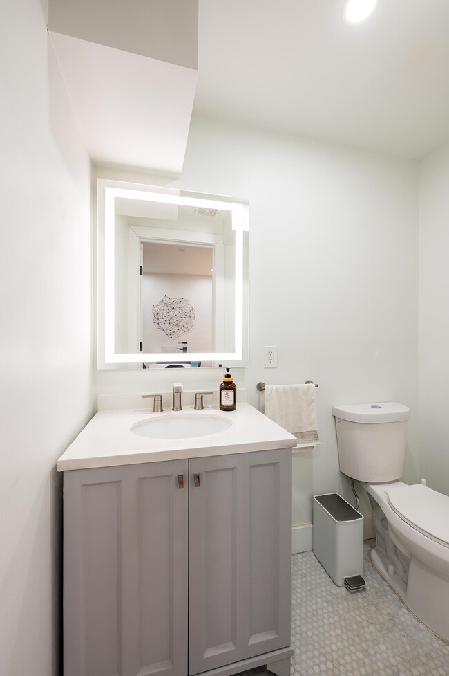 Building Photo - 72 Nelson Ave