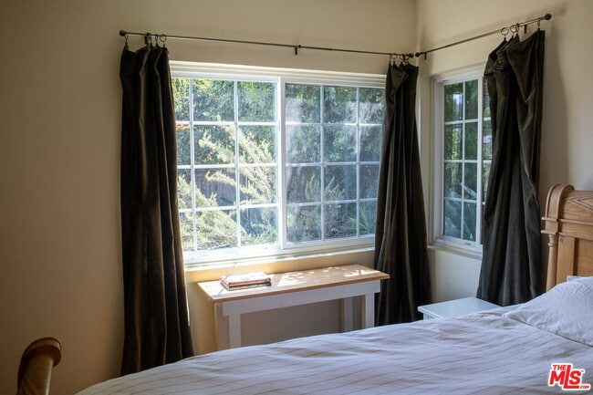 Building Photo - 14135 Hatteras St