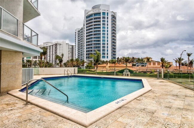 Building Photo - 5900 Collins Ave