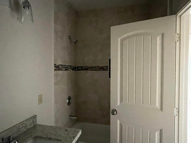 Building Photo - 6908 Molinos Dr