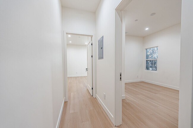 Building Photo - Now Offering Two Weeks Free – Upstairs 3-B...