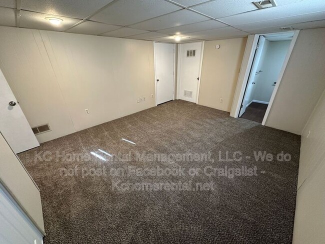 Building Photo - 3910 SW 8th Ter