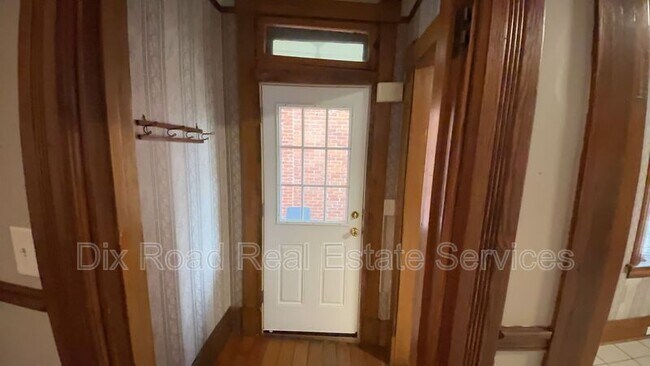 Building Photo - 808 Campbell Ave