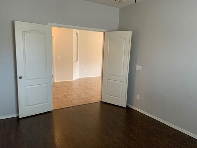 Building Photo - Beautiful 4 bedroom 2 bath home -- COMING ...