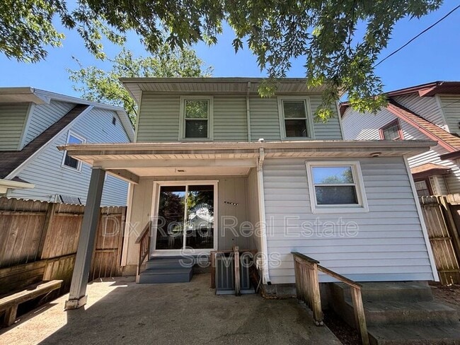 Building Photo - 217 Fernwood Ave