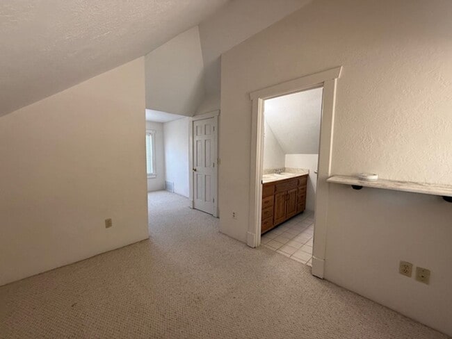 Building Photo - WEST END! 3 bed/ 2 bath