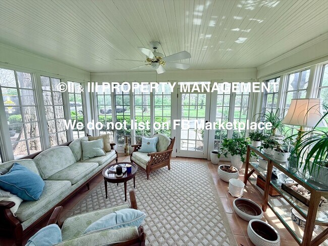 Building Photo - 1314 W Red Bridge Rd