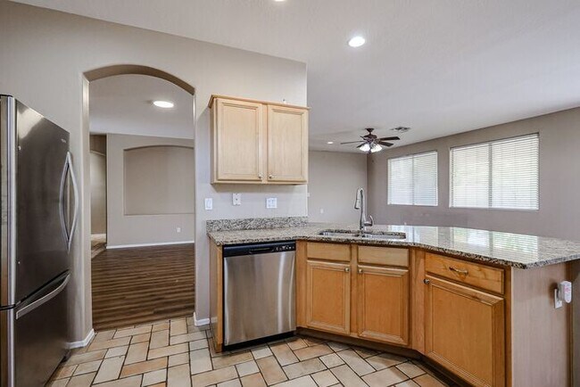 Building Photo - Lovely 4Bedroom/2Bath in the Heart of Chandler