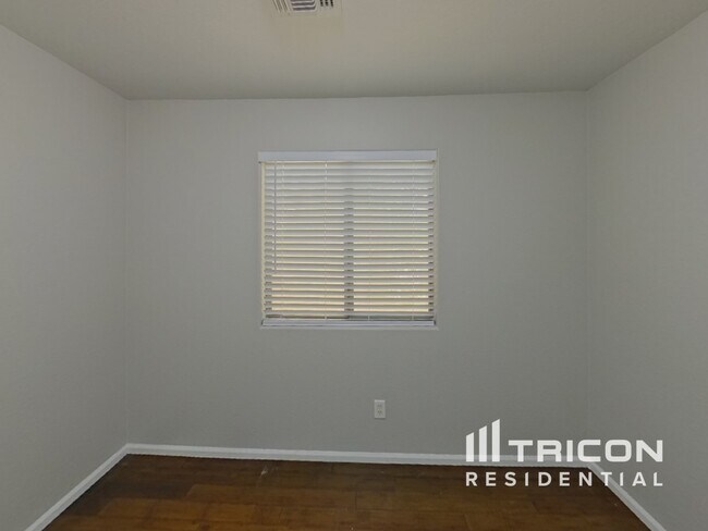 Building Photo - 42028 W Sunland Dr