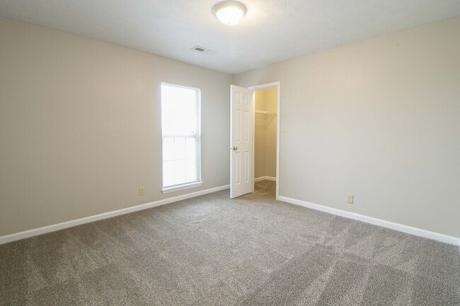 Building Photo - 915 Stateline Rd.