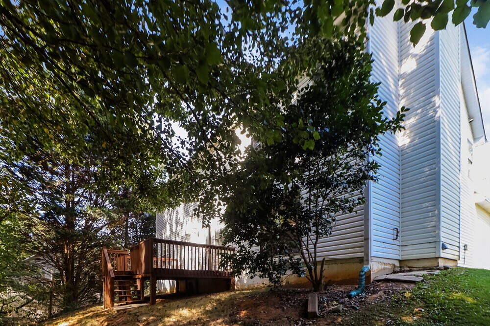Building Photo - 2185 Woodbriar Dr