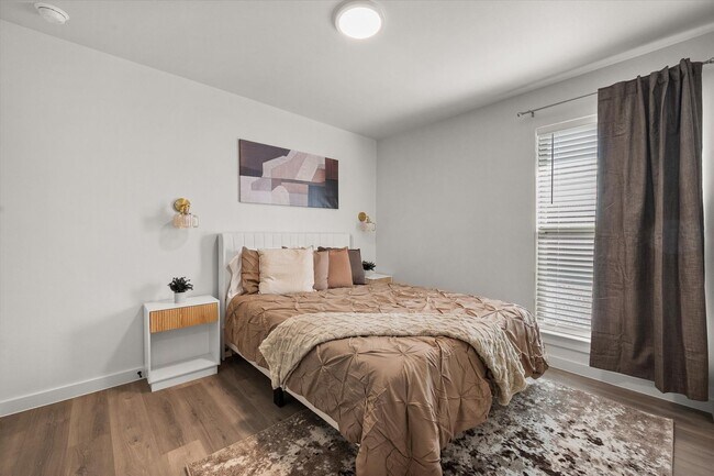 Building Photo - Four Beds, All Appliances, All Smiles!