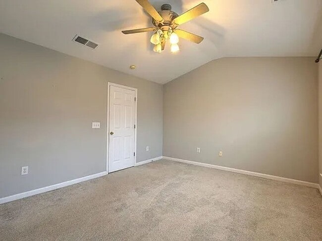 Building Photo - Location, Location!