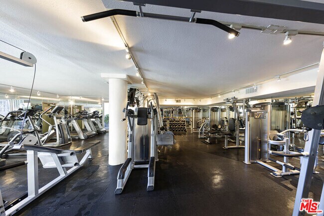 Building Photo - 1131 Alta Loma Rd