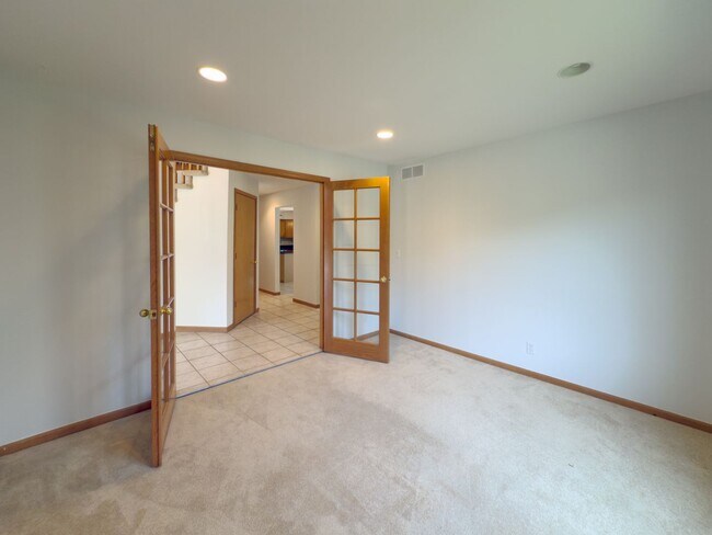 Building Photo - Exceptional Lease Offering in Novi Schools!