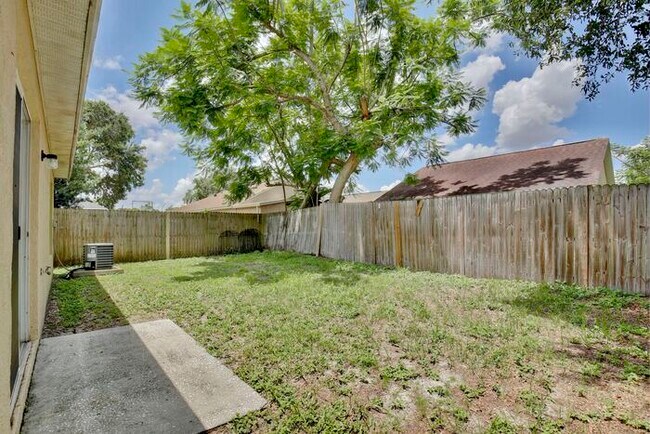 Building Photo - Beautiful 3/2 Home Recently Remodeled with...
