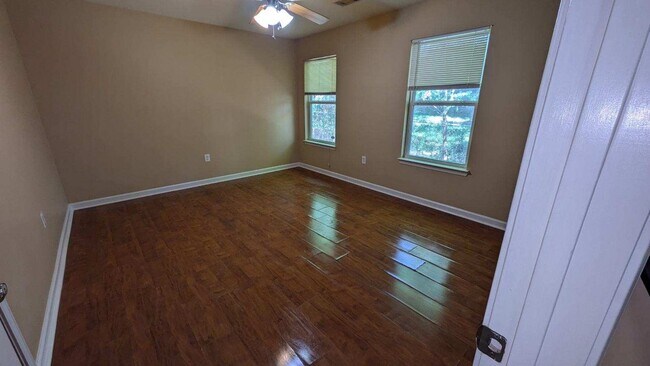 Building Photo - 1013 Vestal St