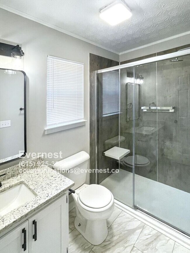 Building Photo - Adorable 3-Bedroom Home with Inviting Porc...