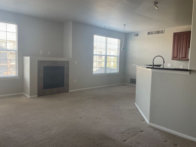 Building Photo - Beautiful, 2 bed/2 bath Condo at Blue Sky at Vista Ridge